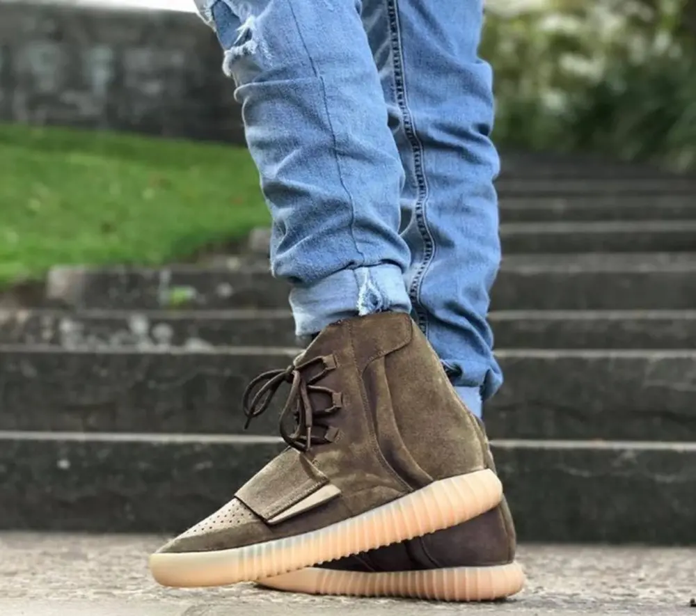 Alternative view of Giày Adidas Yeezy Boost 750 'Chocolate' BY2456