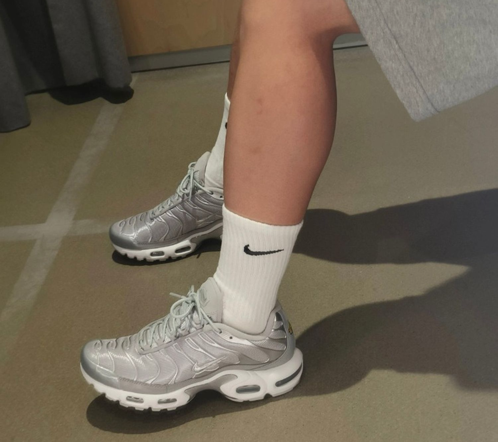 Giày Nike Air Max Plus 'Metallic Silver' FJ1012-095 - Ảnh 3