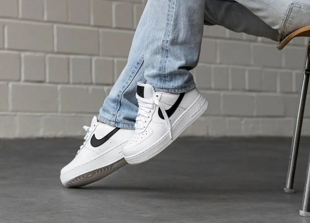 Alternative view of Giày Nike Wmns Air Force 1 '07 'White Black' 315115-152