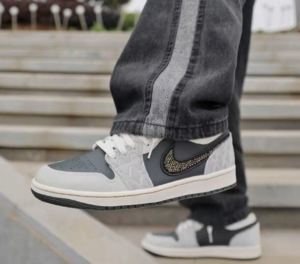 Alternative view of Giày Nike Air Jordan 1 Low 'Beaded Swoosh' DV1762-001