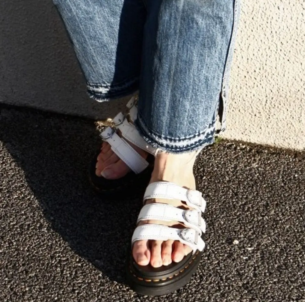 Alternative view of Dép Dr.Martens Unisex Blaire Slide 25456100