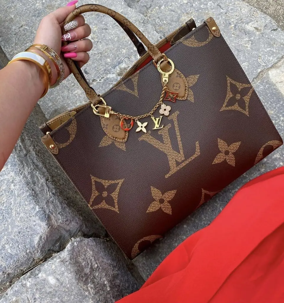 Túi Louis Vuitton OnTheGo MM M45321 - Ảnh 4