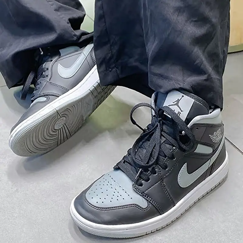 Alternative view of Giày Nike Wmns Air Jordan 1 Mid 'Shadow' BQ6472-007