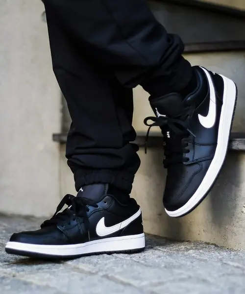 Alternative view of Giày Nike Air Jordan 1 Low 'Black' AO9944-001