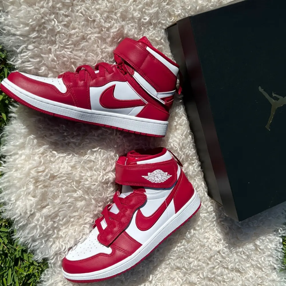 Alternative view of Giày NIke Air Jordan 1 High FlyEase 'White Cardinal Red' CQ3835-601