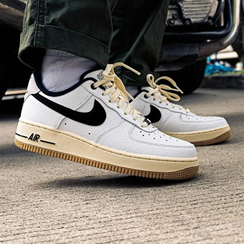 Alternative view of Giày Nike Air Force 1 '07 'Command Force - White Black' DR0148-101