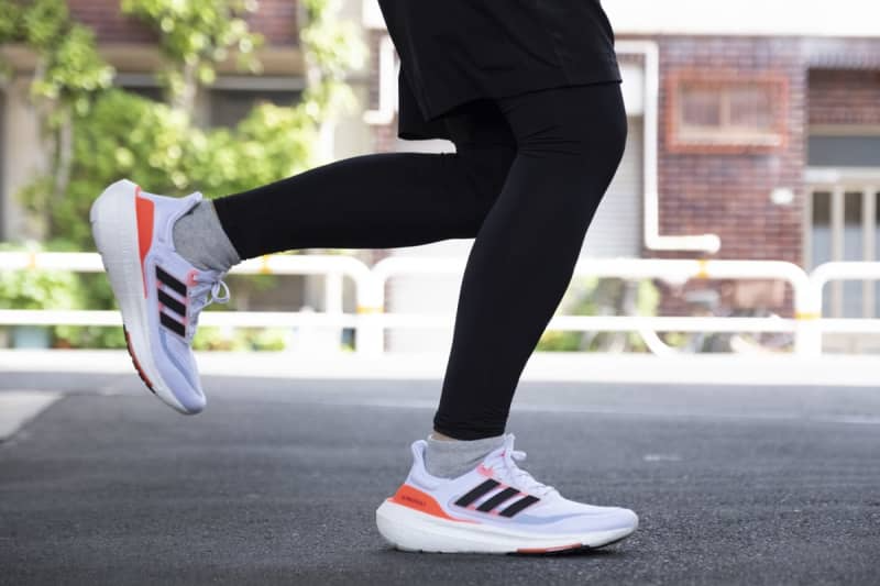 Giày Adidas Wmns UltraBoost Light 'White Solar Red' HQ6353 - Ảnh 6