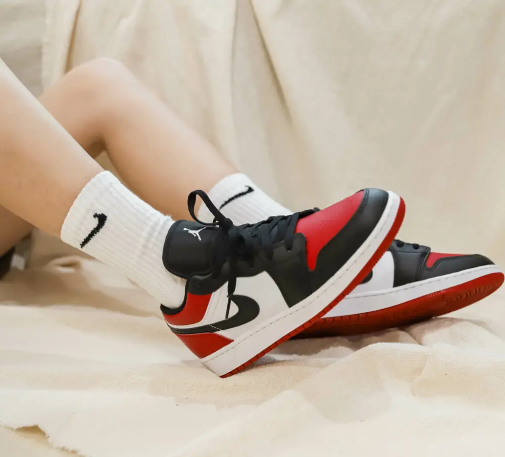 Giày Nike Air Jordan 1 Low GS 'Bred Toe' 553560-612 - Ảnh 3