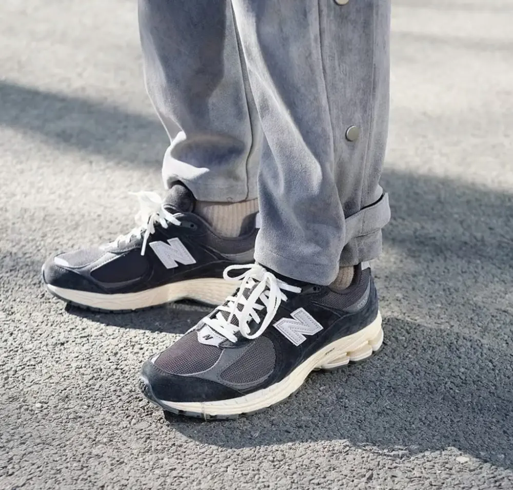 Alternative view of Giày New Balance 2002R 'Black' M2002RHO