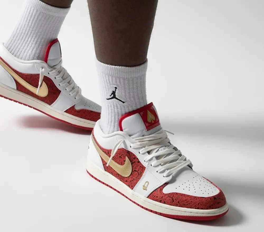 Alternative view of Giày Nike Air Jordan 1 Low SE GS 'Spades' DJ5186-100