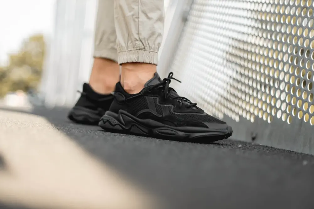 Giày Adidas Ozweego Black Carbon EE6999 - Ảnh 8