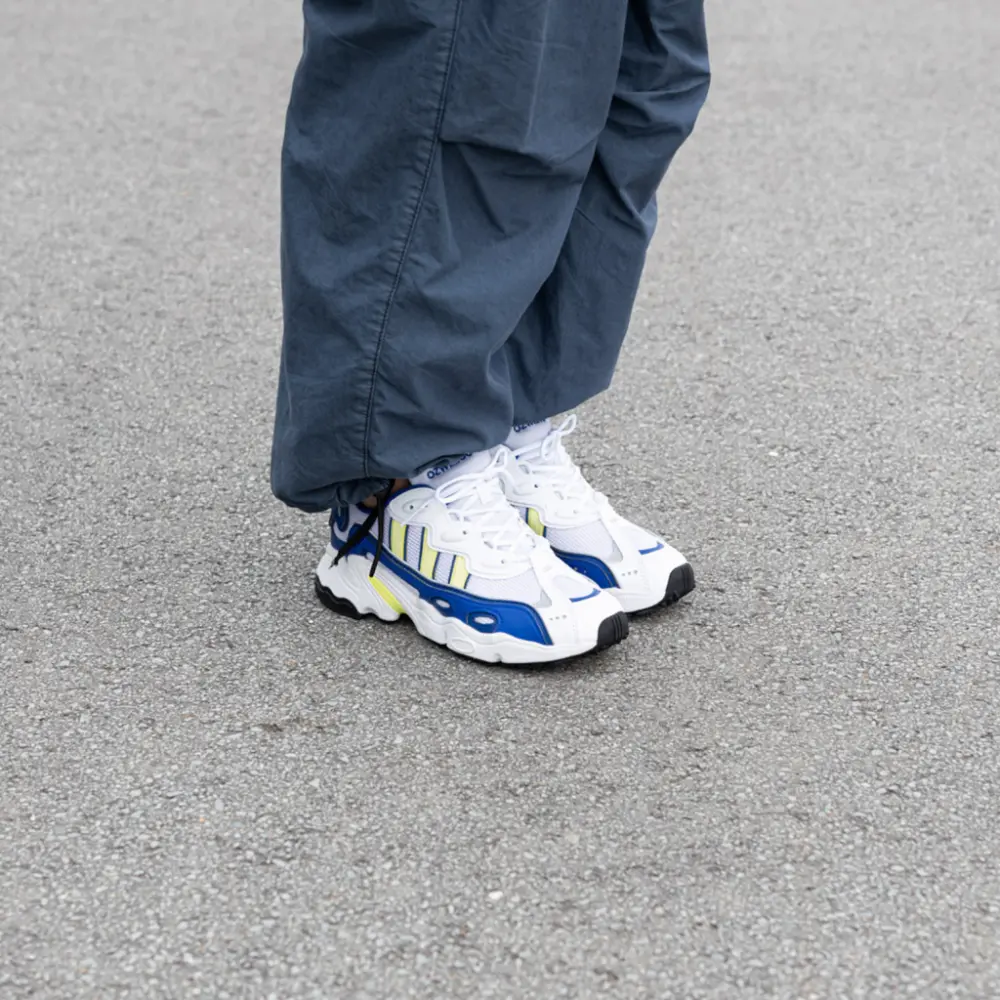 Alternative view of Giày Adidas Ozweego 3 'White Royal Blue' IE6998