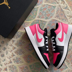 Alternative view of Giày Nike Air Jordan 1 Low GS 'Pinksicle' 554723-106