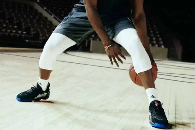 Alternative view of Giày Adidas Harden Vol. 4 'Barbershop' F97187