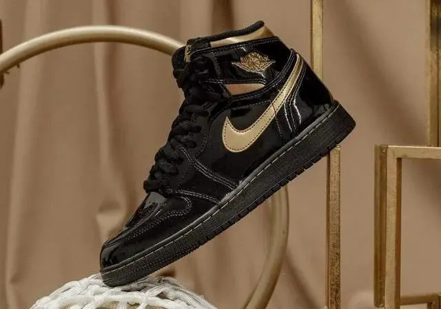 Giày Nike Air Jordan 1 Retro High OG 'Black Metallic Gold' 555088-032 - Ảnh 5