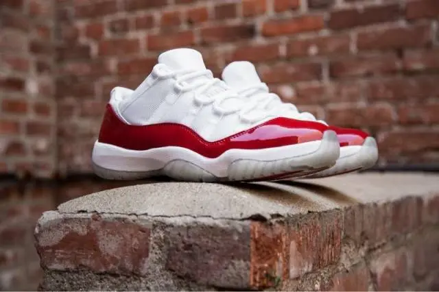 Giày Nike Air Jordan 11 Retro Low 'Cherry' 528896-102 - Ảnh 4