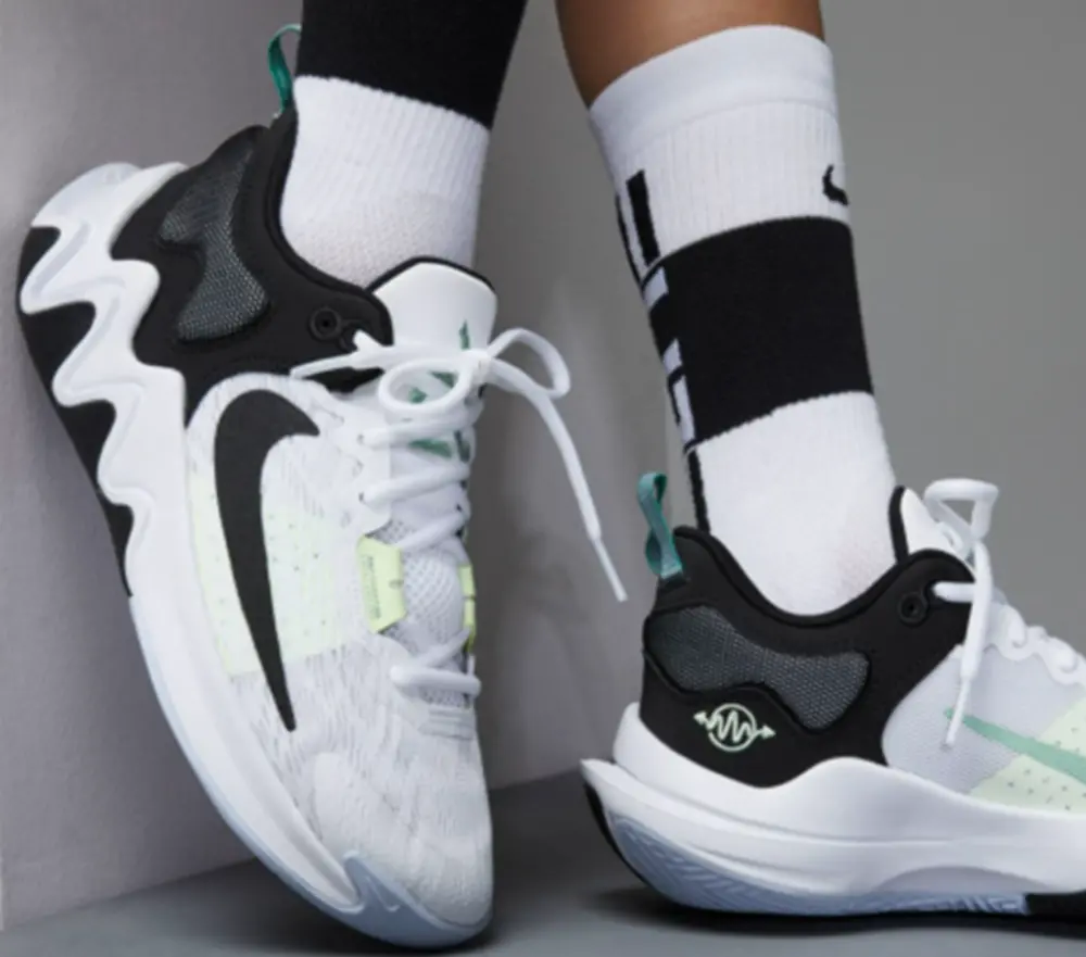 Alternative view of Giày Nike Giannis Immortality 2 'Big Kid’s' DQ1943-101