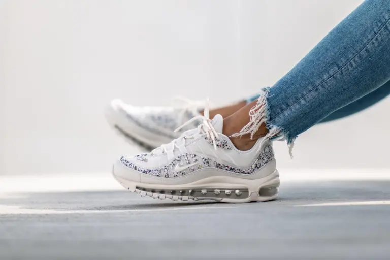 Alternative view of Giày Nike Wmns Air Max 98 LX ‘Recycled Material’ AV4417-002