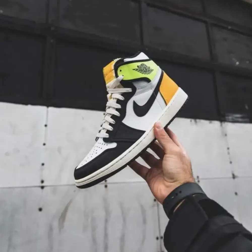 Giày Nike Air Jordan 1 Retro High OG GS 'Volt Gold' 575441-118 - Ảnh 3