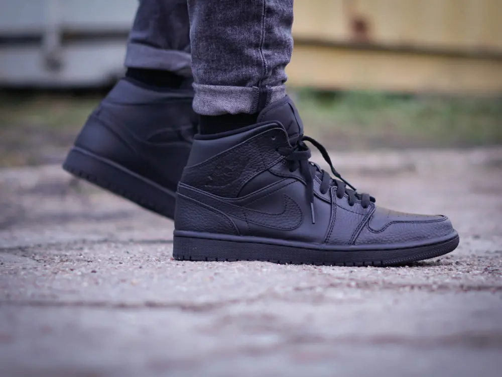 Giày Nike Air Jordan 1 Mid 'Triple Black' 554724-091 - Ảnh 3