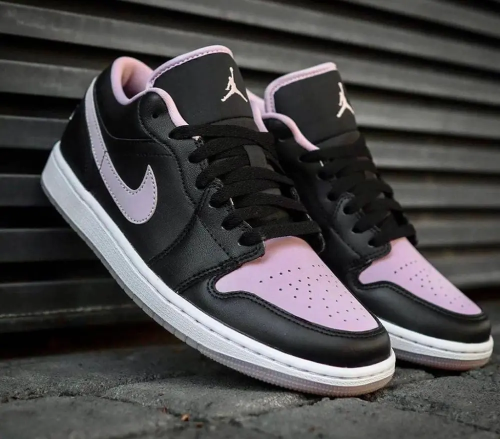 Alternative view of Giày Nike Air Jordan 1 Low SE 'Black Iced Lilac' DV1309-051