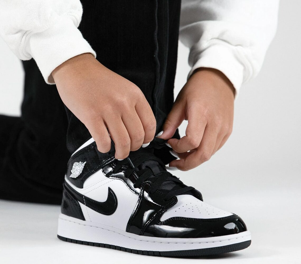 Giày Nike Air Jordan 1 Mid SE 'Carbon Fiber' DD1649-001 - Ảnh 2