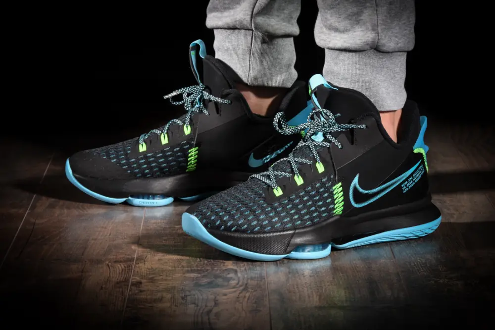 Alternative view of Giày Nike LeBron Witness 5 EP 'Black Light Blue Fury' CQ9381-004