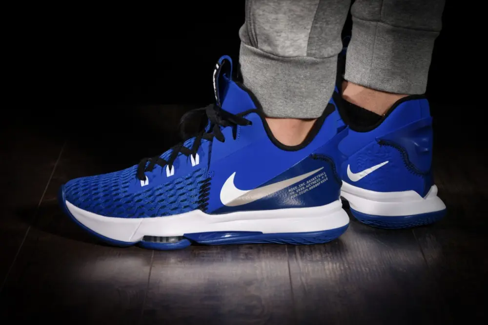 Alternative view of Giày Nike LeBron Witness 5 'Game Royal' CQ9380-400