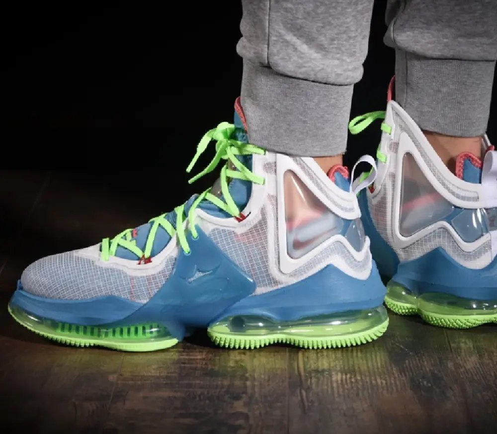 Alternative view of Giày Nike Lebron 19 'Dutch Blue Lime Glow' DD0418-400