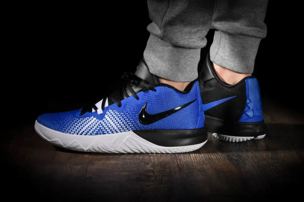 Alternative view of Giày Nike Kyrie Flytrap 'Duke' AJ1935-400