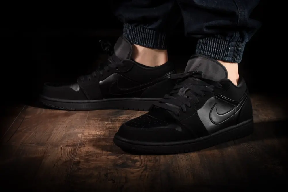 Giày Nike Air Jordan 1 Retro Low 'Triple Black' 553558-025 - Ảnh 4
