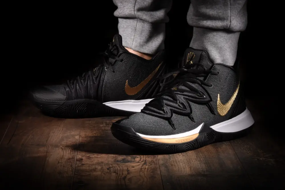 Alternative view of Giày Nike Kyrie 5 'Black Metallic Gold' AO2918-007
