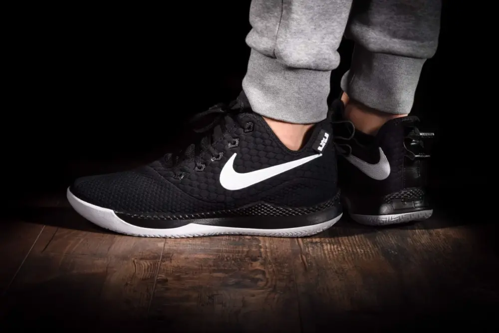 Alternative view of Giày Nike LeBron Witness 3 'Black White' AO4433-001
