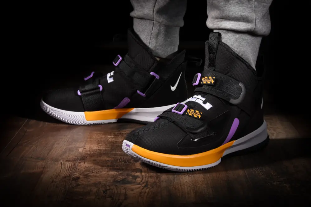 Alternative view of Giày Nike LeBron Soldier 13 SFG 'Lakers' AR4225-004
