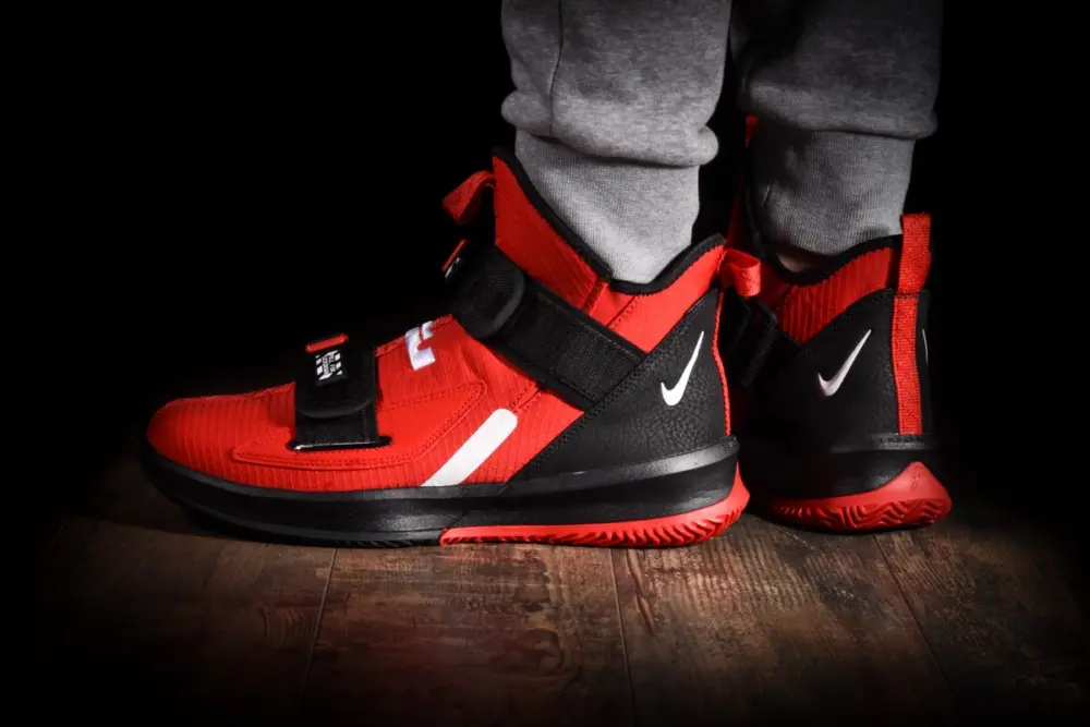 Alternative view of Giày Nike LeBron Soldier 13 SFG 'Red Black' AR4225-600