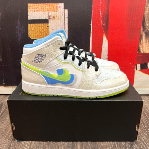 Alternative view of Giày Nike Air Jordan 1 Mid SE GS 'Warped Swoosh' DV1314-017