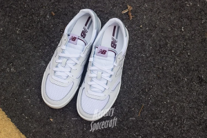 Alternative view of Giày New Balance 300 White CRT300KA
