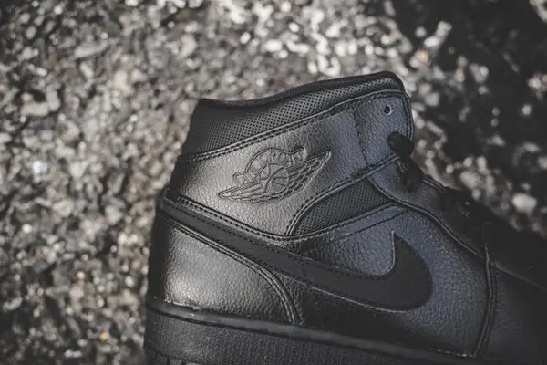 Giày Nike Air Jordan 1 Retro Mid Black 554725-030 - Ảnh 6