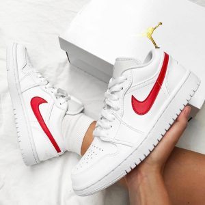 Alternative view of Giày Nike Wmns Air Jordan 1 Low 'University Red' AO9944-161