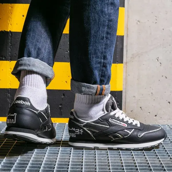 Alternative view of Giày Reebok Keith Haring x Classic Leather 'Dog Blackboard Chalk Drawing' GZ1456
