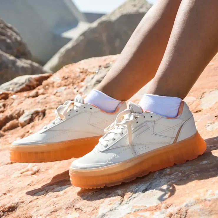 Alternative view of Giày Reebok MadWomen x Wmns Club C Double Geo 'Sandtrap Sunwash' GY8058