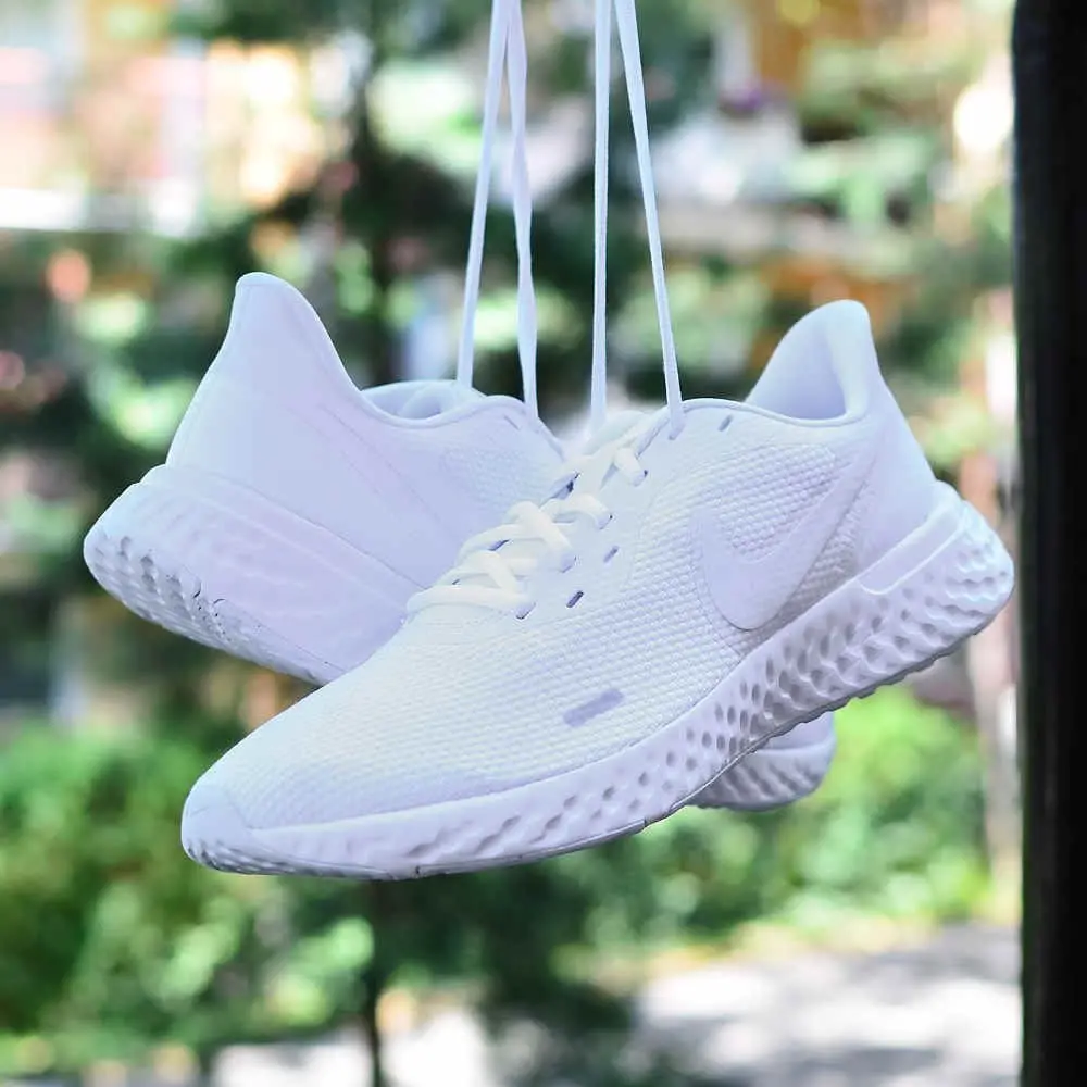 Alternative view of Giày Nike Revolution 5 White BQ3204-103
