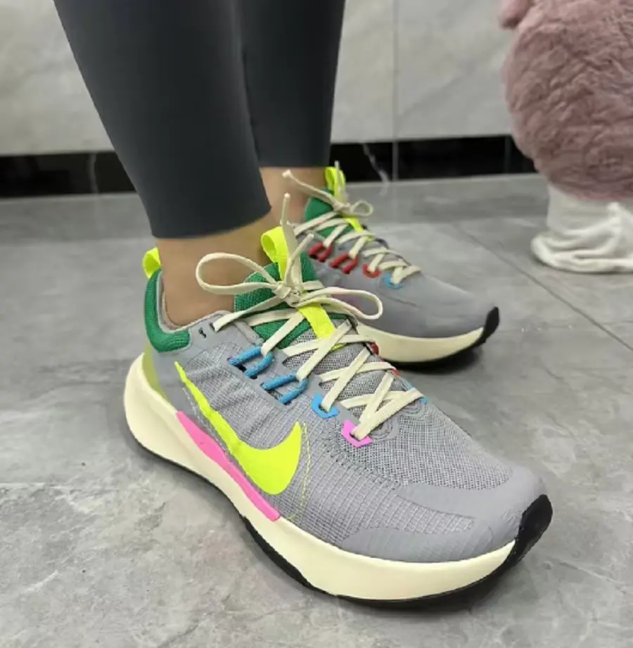 Alternative view of Giày Nike Juniper Trail 2 'Grey Volt Green' DM0821-004