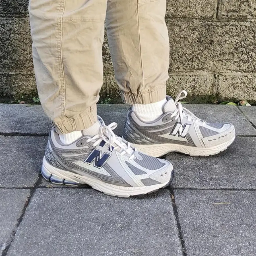 Alternative view of Giày New Balance 1906R 'Grey Navy' M1906RGN