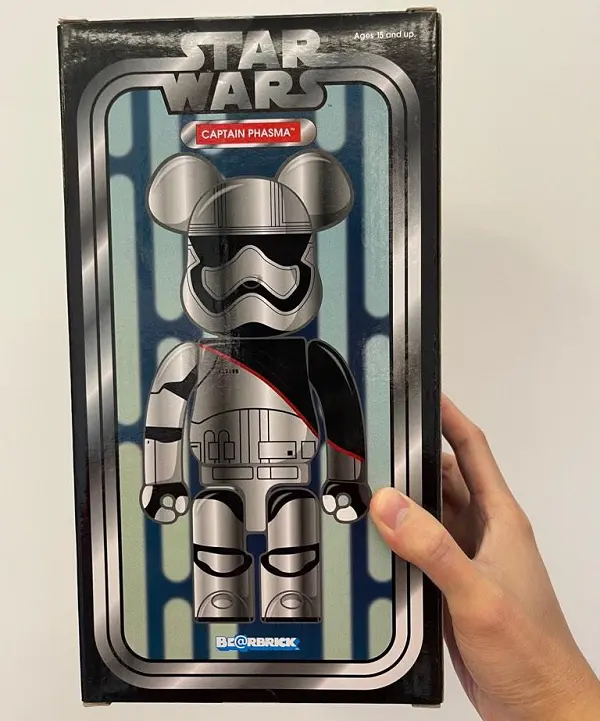 Alternative view of Mô Hình Bearbrick Phasma 400%