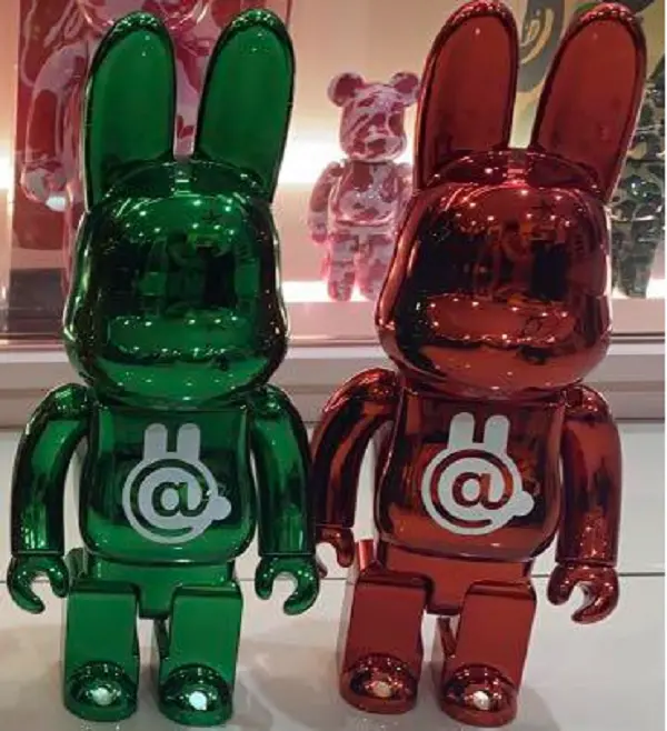 Alternative view of Mô Hình Bearbrick Rabbrick 'Red Green Chrome' 400%