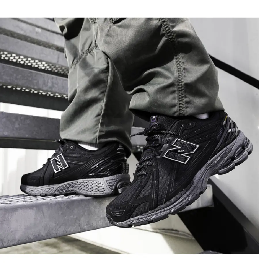Alternative view of Giày New Balance 'Black' M1906ROC