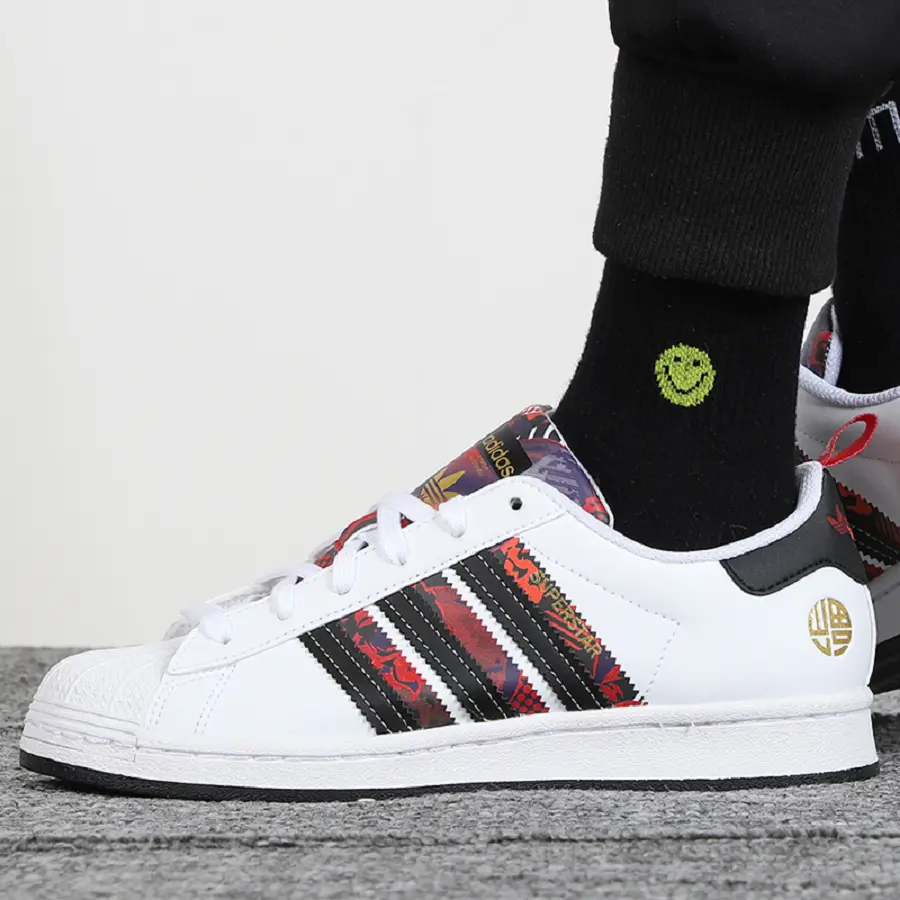 Alternative view of Giày Adidas Superstar 'Chinese New Year' Q47184