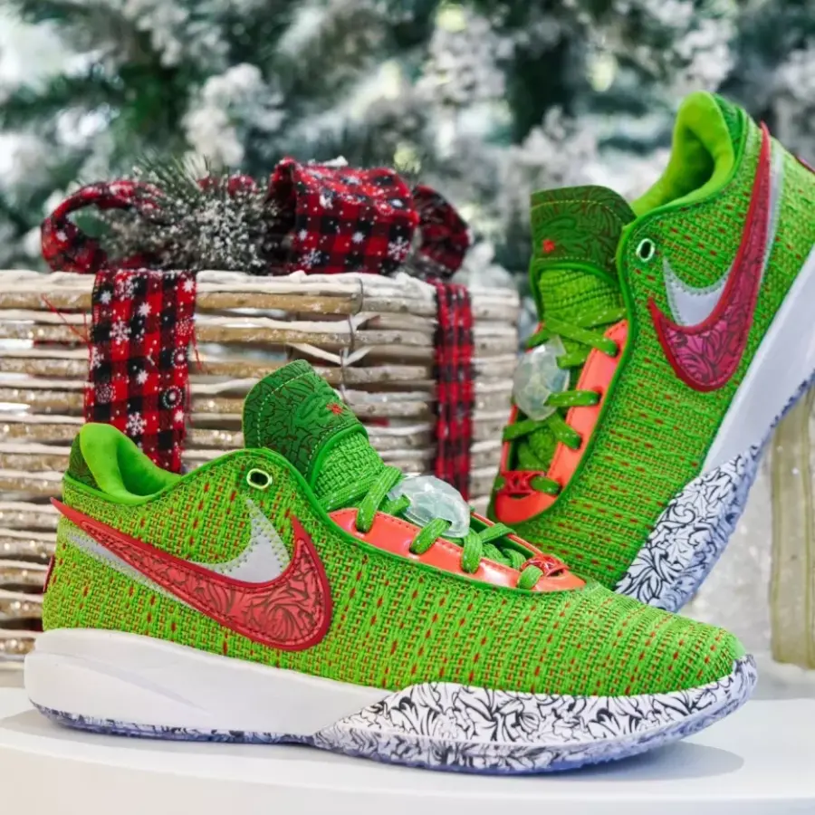 Alternative view of Giày Nike LeBron 20 'Stocking Stuffer' FJ4956-300