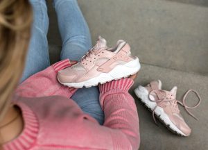 Alternative view of Giày Nike Huarache Run 'Particle Rose' 654280-603